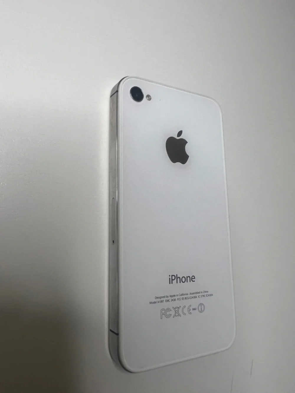3 iphone 5s, 4s white and black
